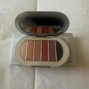 r.e.m. beauty - by Ariana Grande Principessa Eyeshadow Palette